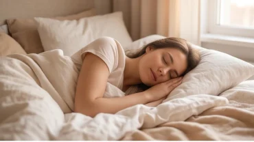 Người phụ nữ ngủ say với nét mặt bình yên sau khi hiểu ý nghĩa tâm lý giấc mơ thấy xác chết trẻ sơ sinh