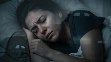 Người nằm ngủ mơ thấy xe đụng chết người với nét mặt lo âu căng thẳng