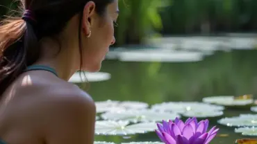 Người phụ nữ ngắm hoa súng tím