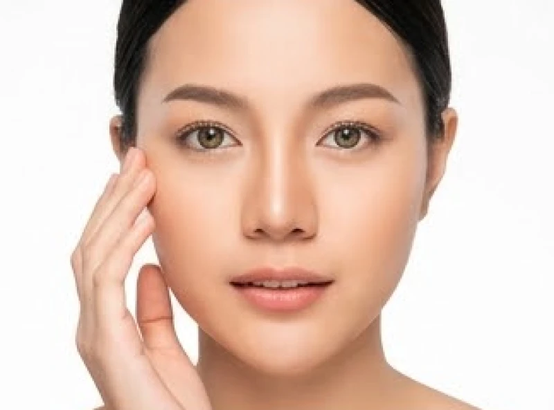Sự khác biệt giữa mắt lộ tròng trắng bẩm sinh và dấu hiệu cảnh báo bệnh lý tuyến giáp cần khám bệnh