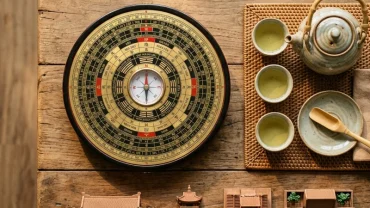 Bố trí la bàn và nội thất minh họa những điều cấm kỵ trong phong thủy với tuổi hợi