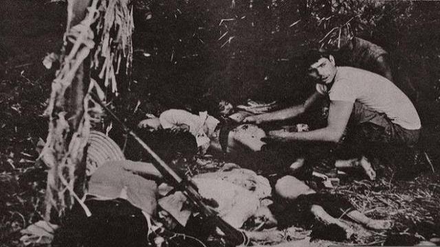 Thủy quân lục chiến Hoa Kỳ phát hiện thi thể nạn nhân tại các làng Phong Nhị và Phong Nhất vào ngày 12 tháng 2 năm 1968