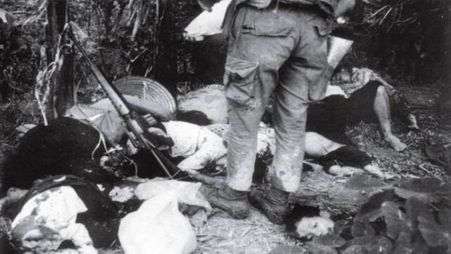 Thủy quân lục chiến Hoa Kỳ phát hiện thi thể nạn nhân tại các làng Phong Nhị và Phong Nhất vào ngày 12 tháng 2 năm 1968.