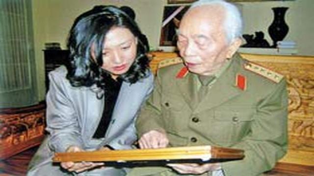 Đại tướng Võ Nguyên Giáp và nữ phóng viên Ku Su Jeong
