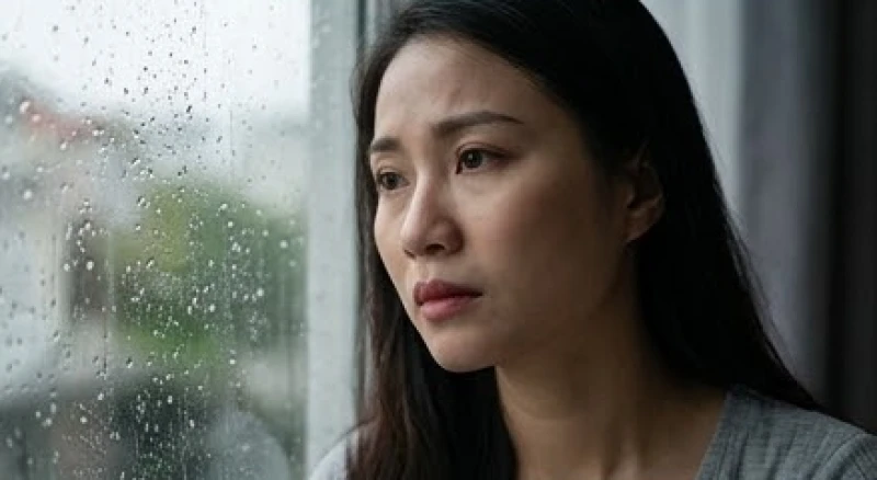 Mơ thấy chồng mình có con với người khác: Điềm báo & sổ mơ 3 Gương mặt đượm buồn của người phụ nữ khi đối diện với nỗi sợ mất đi vị thế độc tôn trong gia đình