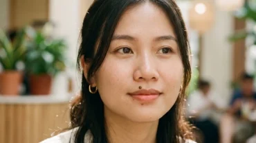 Cận cảnh người phụ nữ Việt Nam thanh lịch có nốt ruồi trên môi duyên dáng