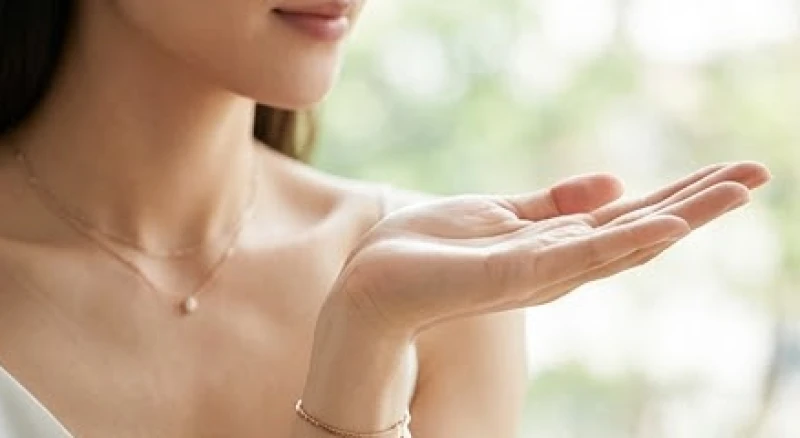 Nốt ruồi ở vùng xương đòn và lòng bàn tay báo hiệu sự vất vả trong công việc
