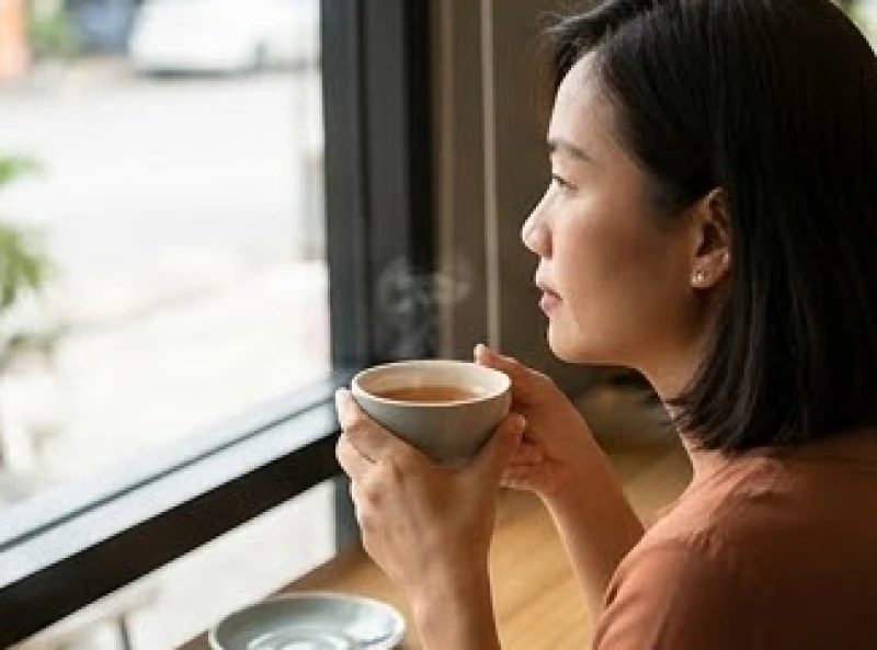 Ngón út không chạm đốt ngón áp út: Tướng số và phân biệt y khoa 6 Nữ giới với bàn tay có ngón út ngắn thể hiện sự nhạy cảm trong các mối quan hệ