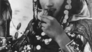 ouled nail woman photo by rudolf lehnert 1904 211x300 76d42849