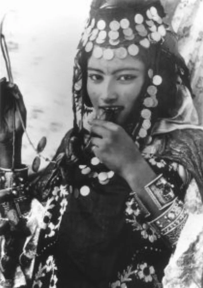 ouled nail woman photo by rudolf lehnert 1904 211x300 76d42849