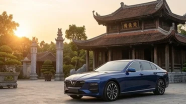 Chiếc ô tô sang trọng đỗ cạnh kiến trúc Á Đông thể hiện phong thủy xe cho người tuổi dậu