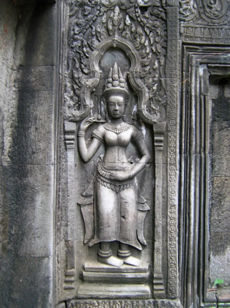 Phù điêu apsara ở Ta Prohm. (Colnav Nguyen)