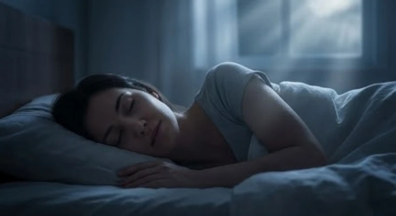 Người phụ nữ chìm trong giấc ngủ sâu với nét mặt bình thản tượng trưng cho sự cân bằng nội tâm khi đối diện ác mộng