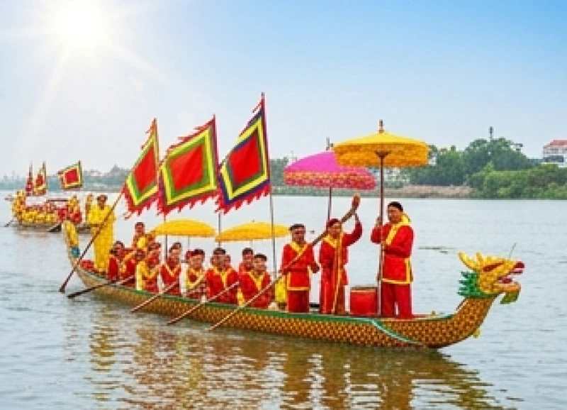 Văn khấn lễ hội Đền Lảnh Giang: Bài cúng chuẩn và sơ đồ hành lễ 8 Đoàn thuyền rồng rực rỡ cờ hoa di chuyển ra giữa dòng sông Hồng để thực hiện nghi thức lấy nước thiêng