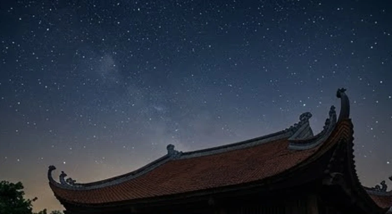 Bầu trời đêm tĩnh lặng thể hiện ý nghĩa các vì sao chiếu mệnh luân chuyển không ngừng trong năm