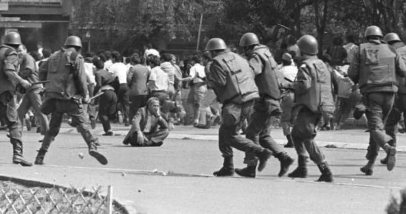 Sinh viên biểu tình ở Kosovo năm 1981