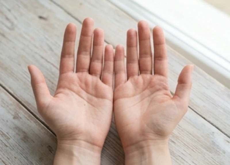 Bàn tay trái và bàn tay phải của nữ giới mang ý nghĩa phong thủy khác biệt theo quy tắc tiên thiên và hậu thiên