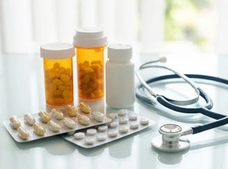 Các loại thuốc đặc trị và thuốc giảm đau có thể gây ra tác dụng phụ làm ù tai phải