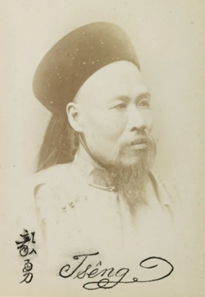 Tân sứ thần Trung Hoa ở Peterburg “Marquis Tseng”. Ảnh chụp thập niên 1880s.