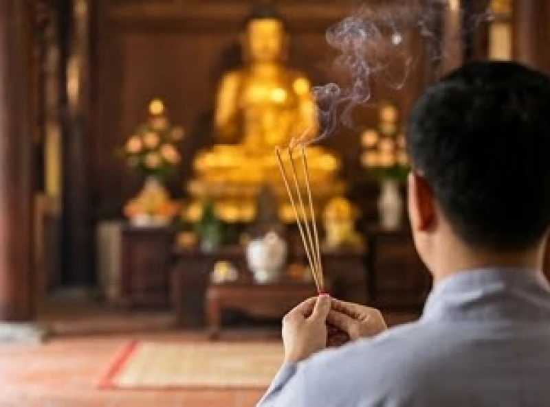 Văn khấn chuộc con bán khoán: Bài khấn chuẩn và sớ dịch nghĩa 5 Gia chủ thành tâm lạy tạ ân đức của đấng bề trên sau khi đọc xong bài văn khấn xin giải trừ khế ước tâm linh