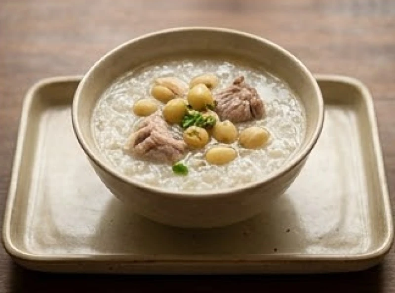 Bát cháo sườn hạt sen được ninh nhừ và dễ tiêu hóa dành riêng cho người cao tuổi có hệ tỳ vị yếu kém