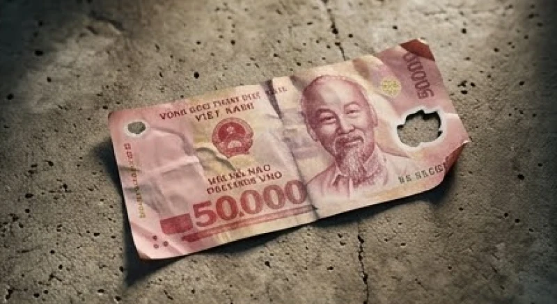 Tờ tiền 50 nghìn đồng bị rách góc hoặc nhăn nhúm là lời cảnh báo về việc quản lý chi tiêu