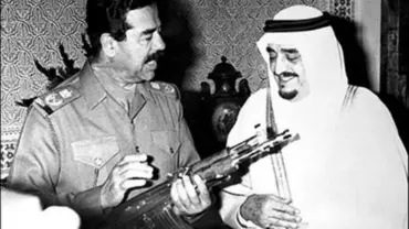 Tổng thống Iraq Saddam Hussein và Quốc vương Kuwait Emir Shaikh Jaber Al Ahmad Al Sabah trong một cuộc gặp trước khi xảy ra chiến tranh