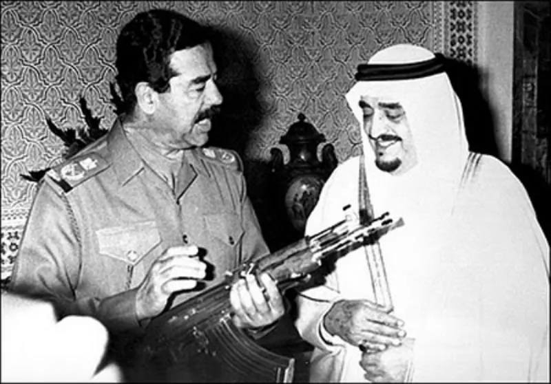 Tổng thống Iraq Saddam Hussein và Quốc vương Kuwait Emir Shaikh Jaber Al Ahmad Al Sabah trong một cuộc gặp trước khi xảy ra chiến tranh