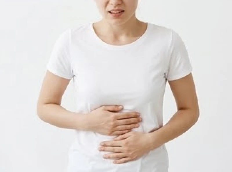 Đường trí đạo hình dây xích: Giải mã ý nghĩa và cách hóa giải 10 Bệnh nhân ôm vùng bụng thể hiện sự khó chịu do bệnh lý trào ngược dạ dày