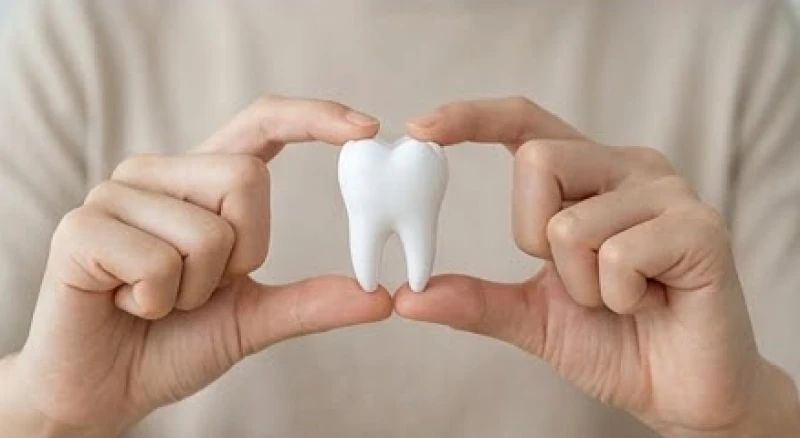 Mơ thấy tự nhổ răng mình: Giải mã ý nghĩa từng vị trí và con số 3 Tự nhổ chiếc răng hàm mà không cảm thấy đau đớn cho thấy sự sẵn sàng dứt bỏ những gánh nặng tài chính hoặc công việc