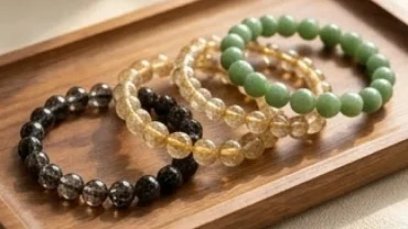 Bộ sưu tập vòng tay đá thạch anh tự nhiên giúp xác định tuổi dậu hợp đá gì để kích hoạt tài lộc