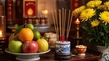 Người tuổi Ngọ thực hiện nghi lễ dâng hương để hóa giải thắc mắc tuổi ngọ năm 2026 có phạm thái tuế không