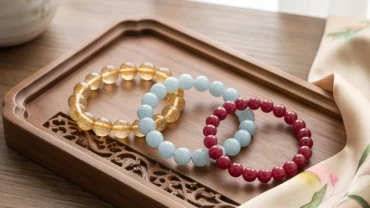 Trang sức đá phong thủy tự nhiên với màu sắc đa dạng giúp giải đáp thắc mắc tuổi Tý hợp đá gì để thu hút tài lộc