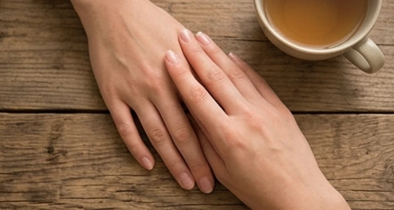 Tướng bàn tay mềm mại hình Thủy uyển chuyển mang lại sự linh hoạt trong giao tiếp và tích lũy tài sản