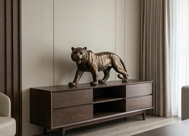 Những Điều Cấm Kỵ Trong Phong Thủy Với Tuổi Thân & Cách Hóa Giải 6 Trưng bày tượng hổ bằng đồng trên kệ tivi phòng khách thu hút nguồn năng lượng tiêu cực