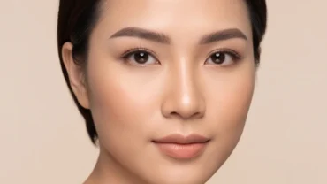 Khuôn mặt nữ giới với tướng lông mày ngắn được trang điểm sắc nét chuẩn tỷ lệ vàng phong thủy