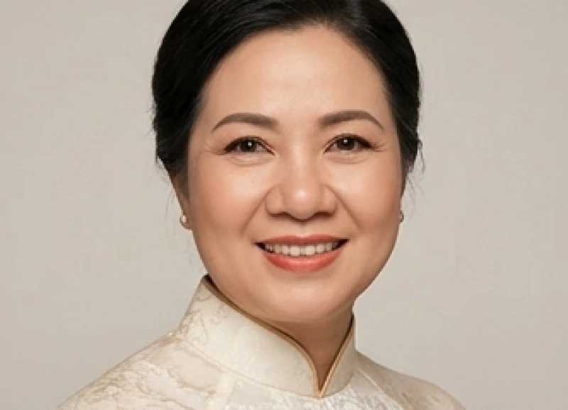 Gương mặt hiền hòa với dáng mũi củ tỏi có đầu mũi dày dặn và cánh mũi nở rộng