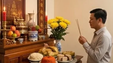 Mâm lễ vật tươm tất dâng lên bàn thờ cùng văn khấn báo cáo gia tiên khi mua xe để cầu mong bình an