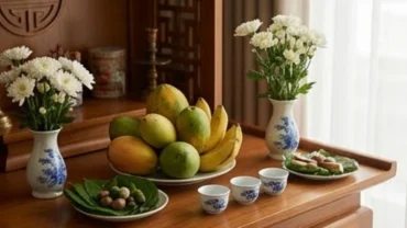 Mâm lễ vật ngũ quả trầu cau và nhang đèn cúng báo cáo gia tiên khi vừa đón em bé từ bệnh viện về nhà