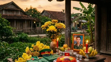 Mâm cúng chiến sĩ trận vong trang nghiêm ngoài trời với đầy đủ lễ vật và bài văn khấn cúng chiến sĩ cổ truyền