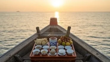 Mâm lễ vật tươm tất chuẩn bị cho bài văn khấn cúng tàu thuyền đặt trang trọng trên boong ghe gỗ