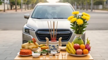 Chuẩn bị mâm lễ vật và bài văn khấn cúng xe đầu năm đặt trang trọng trước mũi ô tô để cầu bình an