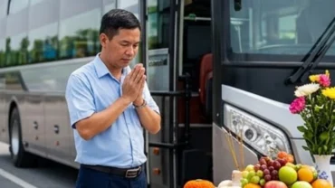 Mâm lễ tươm tất phục vụ cho nghi thức đọc văn khấn cúng xe khách cầu bình an và thu hút tài lộc