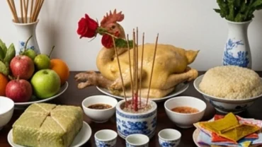 Mâm cúng và bài văn khấn gia tiên mùng 3 Tết được chuẩn bị trang nghiêm tại bàn thờ truyền thống
