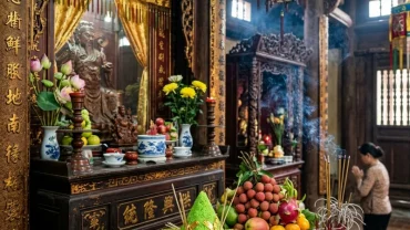 Mâm lễ vật màu xanh lá truyền thống dâng đền cùng bài văn khấn mẫu đông cuông cầu bình an