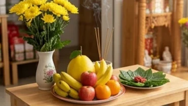 Mâm lễ vật tươm tất dâng lên ban thờ Thần Tài cùng bài văn khấn mùng 1 tại cửa hàng kinh doanh