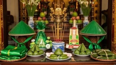 Người hành hương dâng mâm lễ xanh ngọc và đọc bài văn khấn ngày tiệc Cô Bé Chí Mìu tại đền