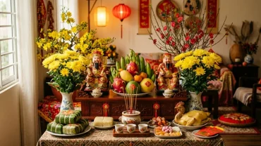 Mâm lễ vật cúng và bài văn khấn Thần Tài mùng 1 Tết được chuẩn bị chu đáo đặt trước bàn thờ Thổ Địa