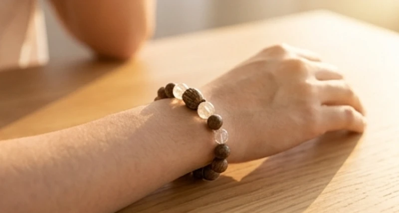 Đường sinh mệnh đôi ở tay phải: Luận giải nam nữ và hóa giải 5 Vòng tay trầm hương và thạch anh được đeo trên cổ tay phải giúp ổn định sinh lực