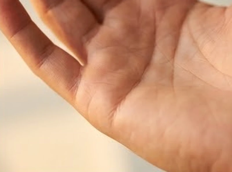 Vị trí gò Thủy Tinh nhô cao nằm ngay bên dưới gốc ngón tay út ở mép ngoài bàn tay